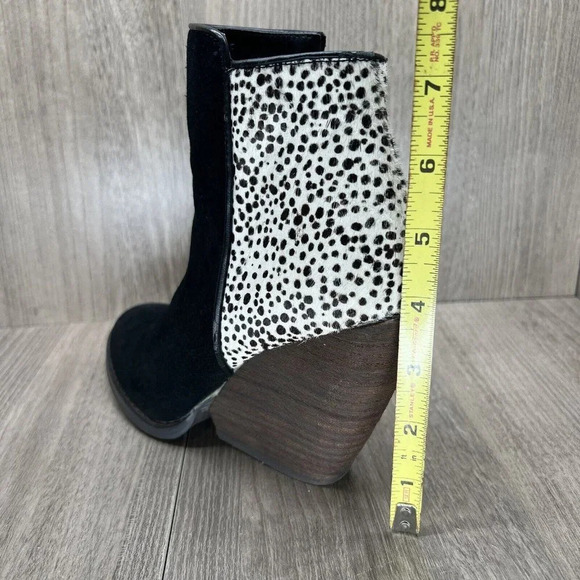 Very Volatile Booties Womens 6 Chatter Cheetah Calf Hair Suede Wedge Black Beige - Picture 11 of 12